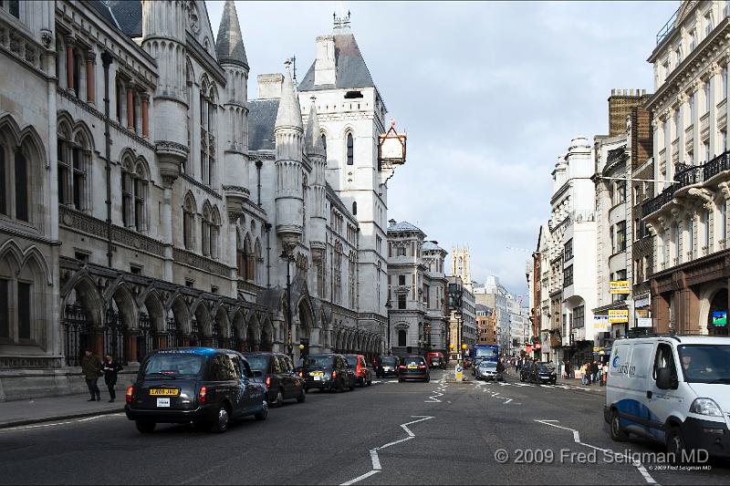 20090409_173856_D3 P1.jpg - Fleet Street at Royal Courts of Justice